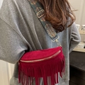 Borsa a tracolla vintage bordeaux con frange e ampia tracolla motivo bohémien - Rosso