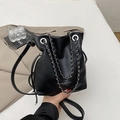 Sac seau classique en cuir noir avec bandoulière chaîne et imprimé lettre élégant - Noir