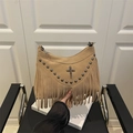 Khaki Wildleder Fransentasche im Boho-Punk-Stil mit Metallnieten und Kreuzdekor - Khaki