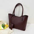Bolso tote grande burdeos profundo de estilo minimalista con tarjetero a juego liso - Marrón