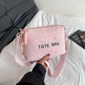Borsa tote in velluto a coste rosa con lettere ricamate e tracolla geometrica fantasia - Rosa