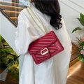 Elegante rode gewatteerde leren crossbodytas met gouden ketting en gesp voor dames - Rood