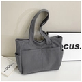 Bolso tote de pana gris con múltiples bolsillos y correas anchas para el hombro - gris oscuro