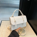 Borsa a tracolla minimalista bianco crema in pelle con borchie dorate e manico - Bianco
