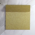 Quadratischer goldener Glitzerumschlag für Einladungen mit glänzender Oberfläche - Quadratisch / Gold