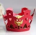 Lasergeschnittene rote Cupcake-Hüllen mit hohlem Bären- und Herzmuster für Gebäck - Perlrot