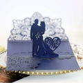 3D lasergeschnittene Hochzeitseinladung in Dunkelblau mit Mr & Mrs Herzsilhouette - Magieblau