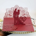 Laserschnitt 3D-Hochzeitseinladung in Weinrot mit Mr & Mrs Brautpaar-Motiv Design - Dunkelrot