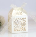 Boîte à bonbons européenne découpée au laser blanc crème avec ruban en organza élégant - Blanc Étoilé
