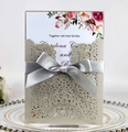 Invitación de boda dorada champán cortada con láser con flores y lazo de cinta de satén - Gris Plata