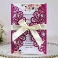 Faire-part de mariage pailleté violet découpé au laser avec nœud en soie crème - Fuchsia
