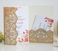 Invito di nozze dorato glitterato tagliato al laser con motivo damascato e floreale - Oro rosa