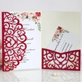 Invito di nozze rosso glitterato tagliato a laser con inserto floreale vintage - Rosso Scintillante