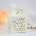 Elfenbeinfarbene lasergeschnittene Hochzeits-Geschenkbox mit Blumenmuster und Schleife - Elfenbein
