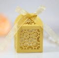 Scatola regalo gialla tagliata al laser con motivi floreali e nastro decorativo - Oro