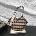 Bolso tote vintage con diseño de rombos en marrón y beige con correa de cuero - Argyle Marrón