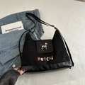 Bolso de hombro negro vintage con bordado de cachorro y detalles de cuero en la base - Negro