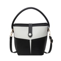 Bolso cubo bicolor negro y blanco con costuras en V y correa larga de hombro ajustable - Negro