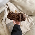 Borsa da sera vintage leopardata con catena dorata e chiusura a gioiello da donna - Marrone