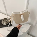 Bolso bandolera de tejido beige minimalista con ribete de cuero blanco y hebilla dorada - Blanco