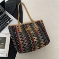 Bolso tote de punto étnico con estampado zigzag multicolor y asas de cuero marrón - Caqui