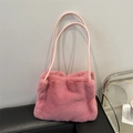 Bolso tote de felpa rosa con correas finas de piel sintética para un estilo invernal - Rosa