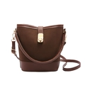 Sac seau rétro marron foncé en cuir mat avec fermoir doré rotatif et bandoulière - Marron