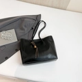 Klassische schwarze Tragetasche aus Kunstleder mit Goldperlen-Anhänger für das Büro - Ohne Anhänger / Schwarz