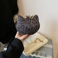 Mini borsa da sera a orecchie di gatto, peluche leopardato grigio, catena oro e cristallo - Nero