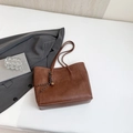 Retro-Shopper aus mattem Kunstleder in Braun mit dekorativem Kordel-Anhänger - Ohne Anhänger / Braun