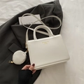 Minimalistische witte vierkante handtas met afneembare ronde muntzak en gouden letters - Tas-in-tas Stijl / Wit