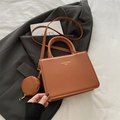 Bruine minimalistische schoudertas met ronde portemonnee en elegant handvat design - Tas-in-tas Stijl / Bruin