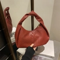 Rote geflochtene Hobo-Handtasche mit Knotengriff und klassischem Intrecciato-Muster - Rot