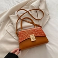 Sac à main vintage marron avec rabat motif crocodile et boucle dorée carrée rotative - Marron