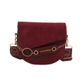 Bolso de montura burdeos retro con acabado en cuero mate y correa ancha - Rojo