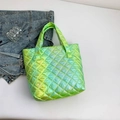 Borsa tote trapuntata verde neon con lucentezza metallica e grande capacità rombi - Verde