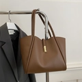 Borsa tote marrone vintage con taglio a onda e raffinati dettagli in metallo dorato - Marrone