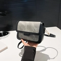 Borsa a tracolla quadrata retrò in pelle nera e tessuto grigio opaco con ganci oro - Grigio