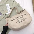 Minimalistische beige Canvas Hobo Tasche mit schwarzer Schrift und verstellbarem Gurt - Cremeweiß