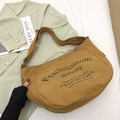 Minimalistische Segeltuchtasche in Senfgelb mit verstellbarem Gurt und schwarzer Schrift - Khaki