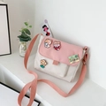 Süße Canvas Umhängetasche in Beige und Rosa mit dekorativen Bären-Pins für Studentinnen - Rosa