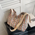 Borsa tote in tessuto a righe multicolore con tracolla in pelle beige ed etichetta - Bianco Sporco