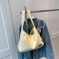 Sac fourre-tout minimaliste en toile crème avec patch Sport en cuir et large bandoulière - Blanc