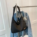 Grand sac fourre-tout noir en toile pour femme avec un design élégant de sac à bandoulière - Noir