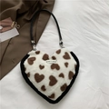Bolso de hombro de felpa en forma de corazón blanco y marrón con etiqueta de texto - Marrón