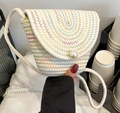 Charmant sac bandoulière tissé à la main avec coutures colorées et fermoir perle - Coloré