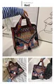 Détails du sac cabas tissé ethnique avec des glands bohèmes et des motifs géométriques - Rouge
