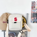 Japanische kleine Umhängetasche aus Nylon in Cremeweiß mit verstellbarem Schultergurt - Weiß