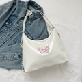 Witte kunstleren onderarmtas met roze vlinderborduurwerk en zilverkleurige metalen ketting - Wit