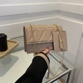 Borsa a tracolla beige trapuntata con motivo geometrico e catena in metallo oro - Borsa Principale E Stile Pochette Sospesa / Verde